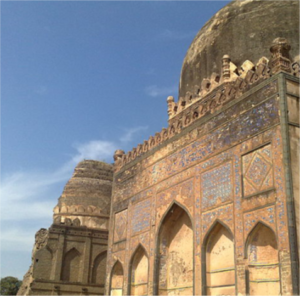 One of the prominent sites that talk about the heritage and culture of Karnataka is Bidar. It all started with the Mauryas who ruled over Bidar in the 3rd century.