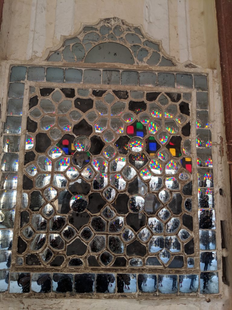 The intricate art work in the palace is breathtaking that makes Hawa Mahal one of the marvels of the ruling Rajputs of the region